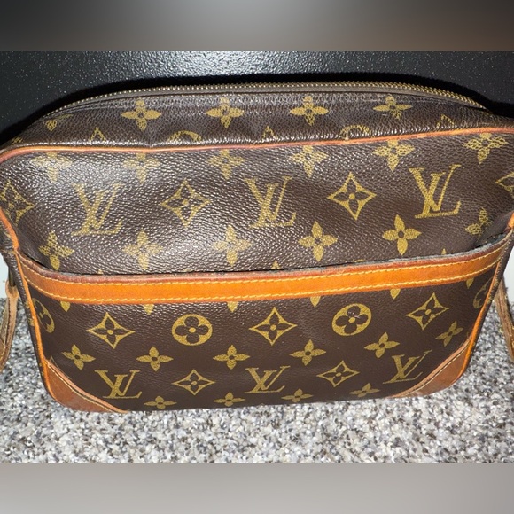 Louis Vuitton Vintage Monogram Trocadero 27 Crossbody Made in USA with COA - Picture 3 of 16